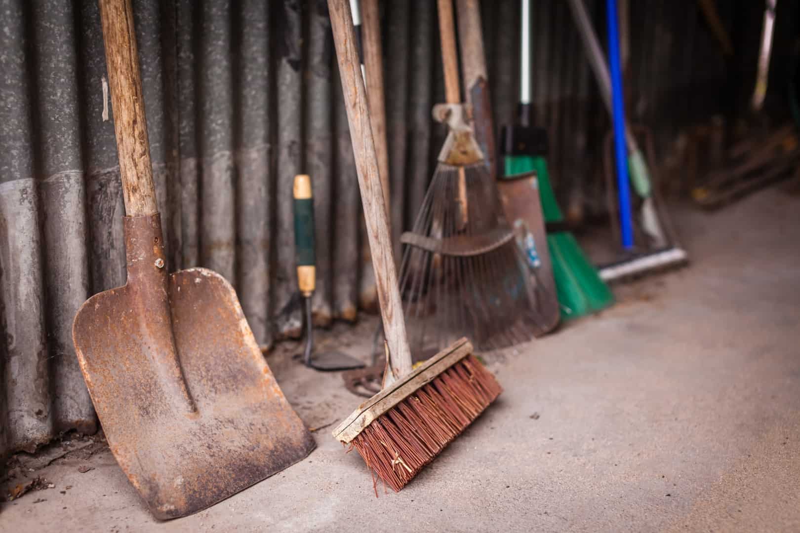 Prevent garden tools from rusting